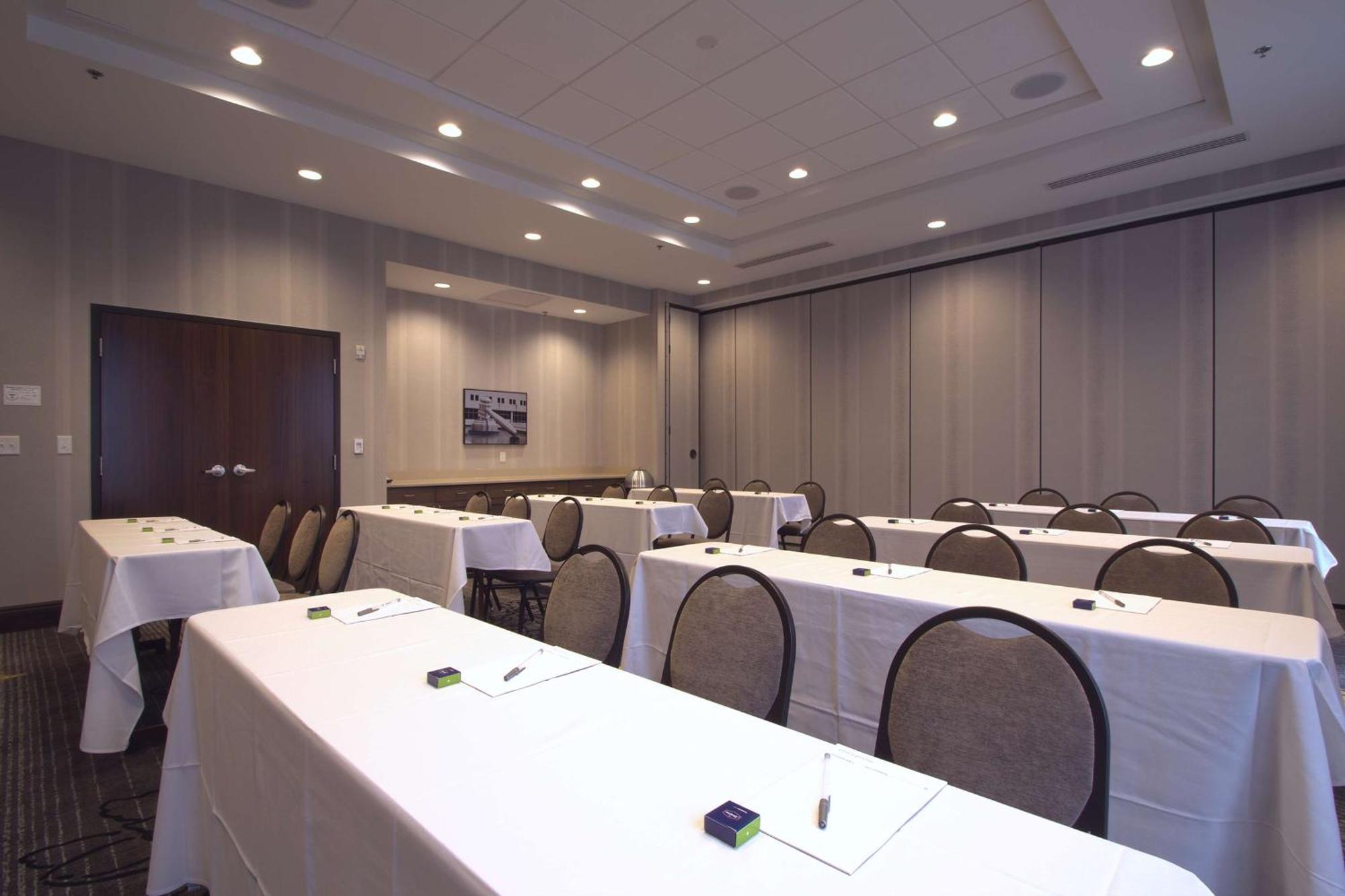 Hampton Inn & Suites Columbus/University Area Extérieur photo