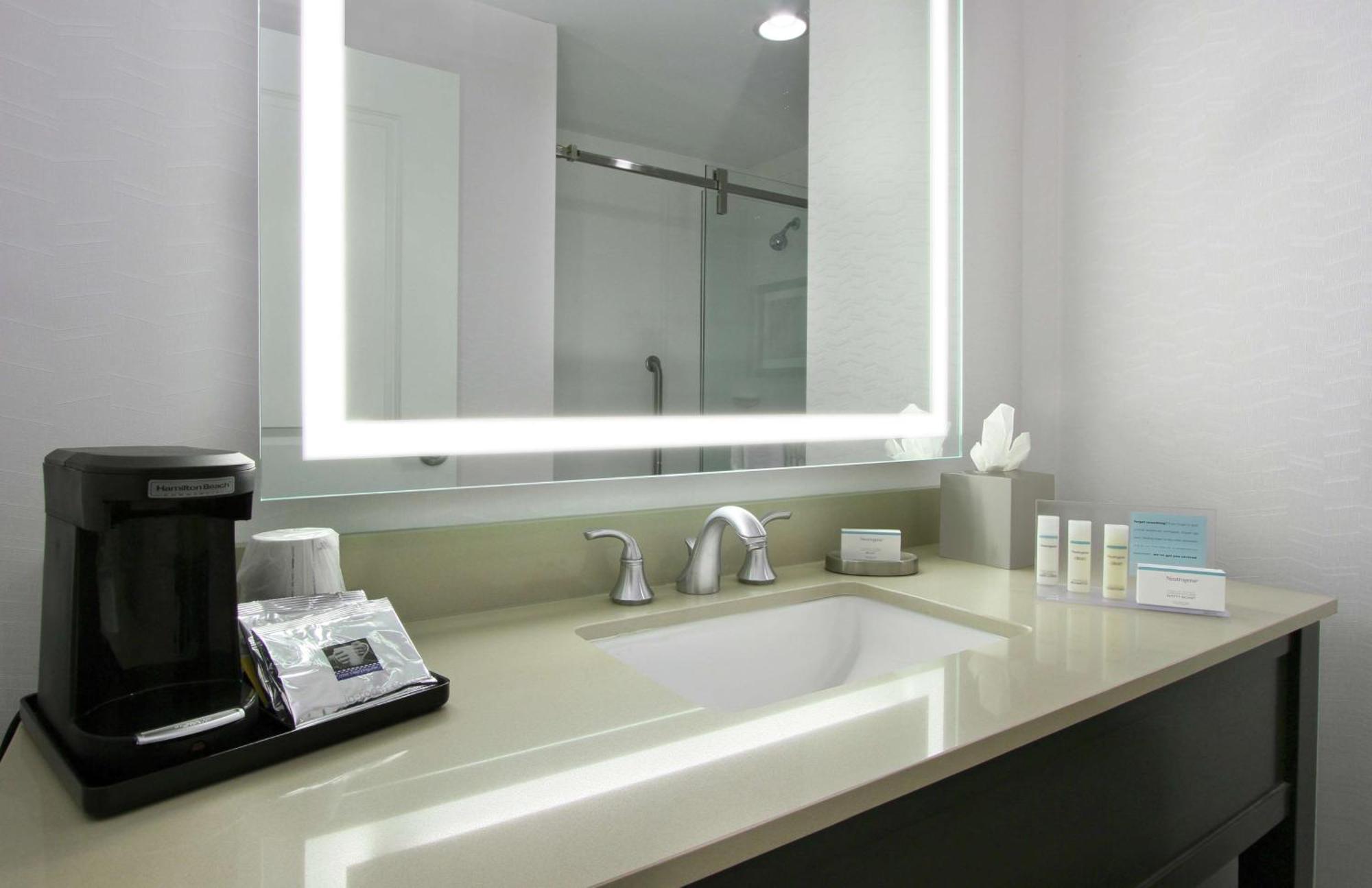 Hampton Inn & Suites Columbus/University Area Extérieur photo
