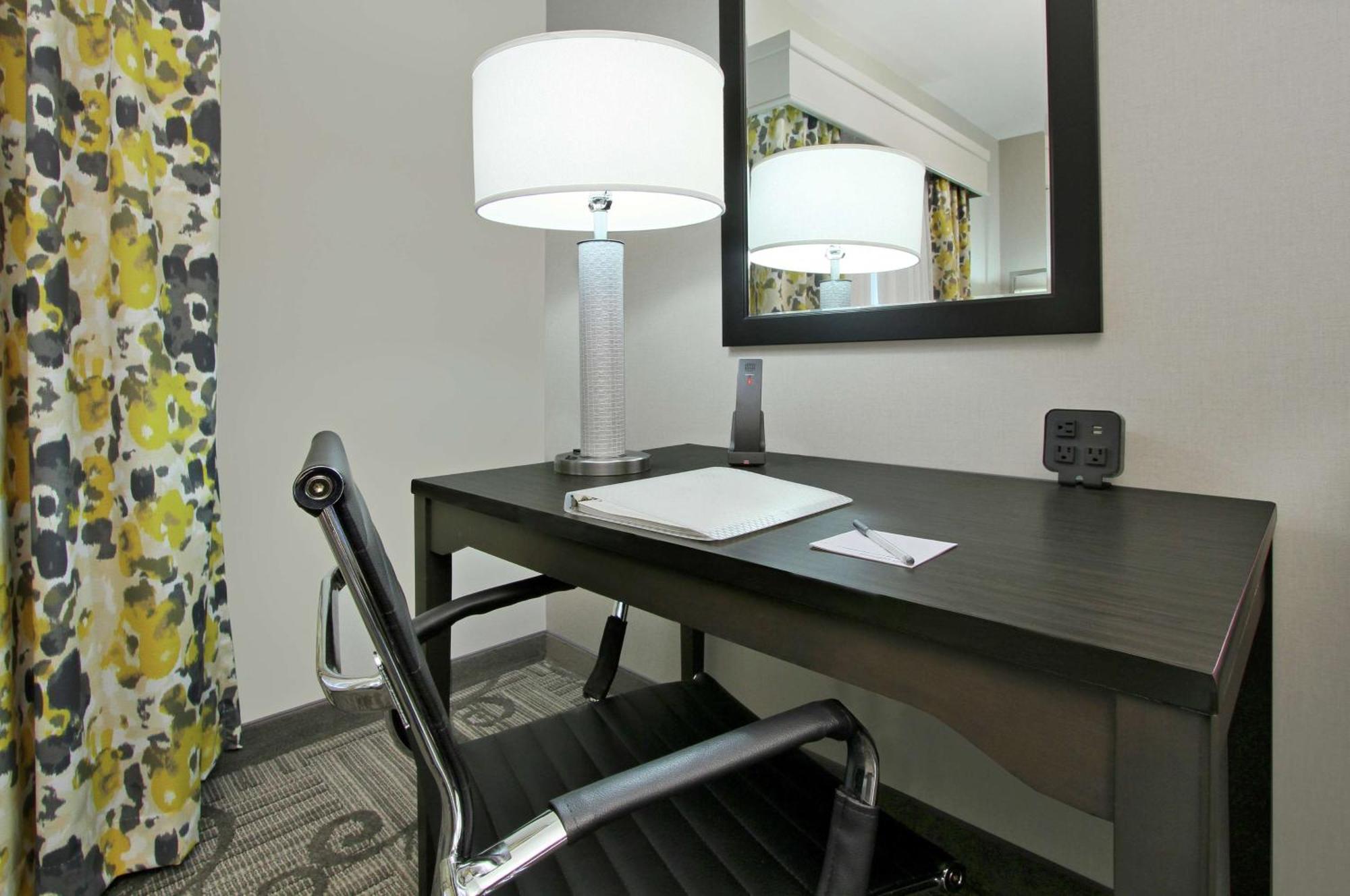 Hampton Inn & Suites Columbus/University Area Extérieur photo
