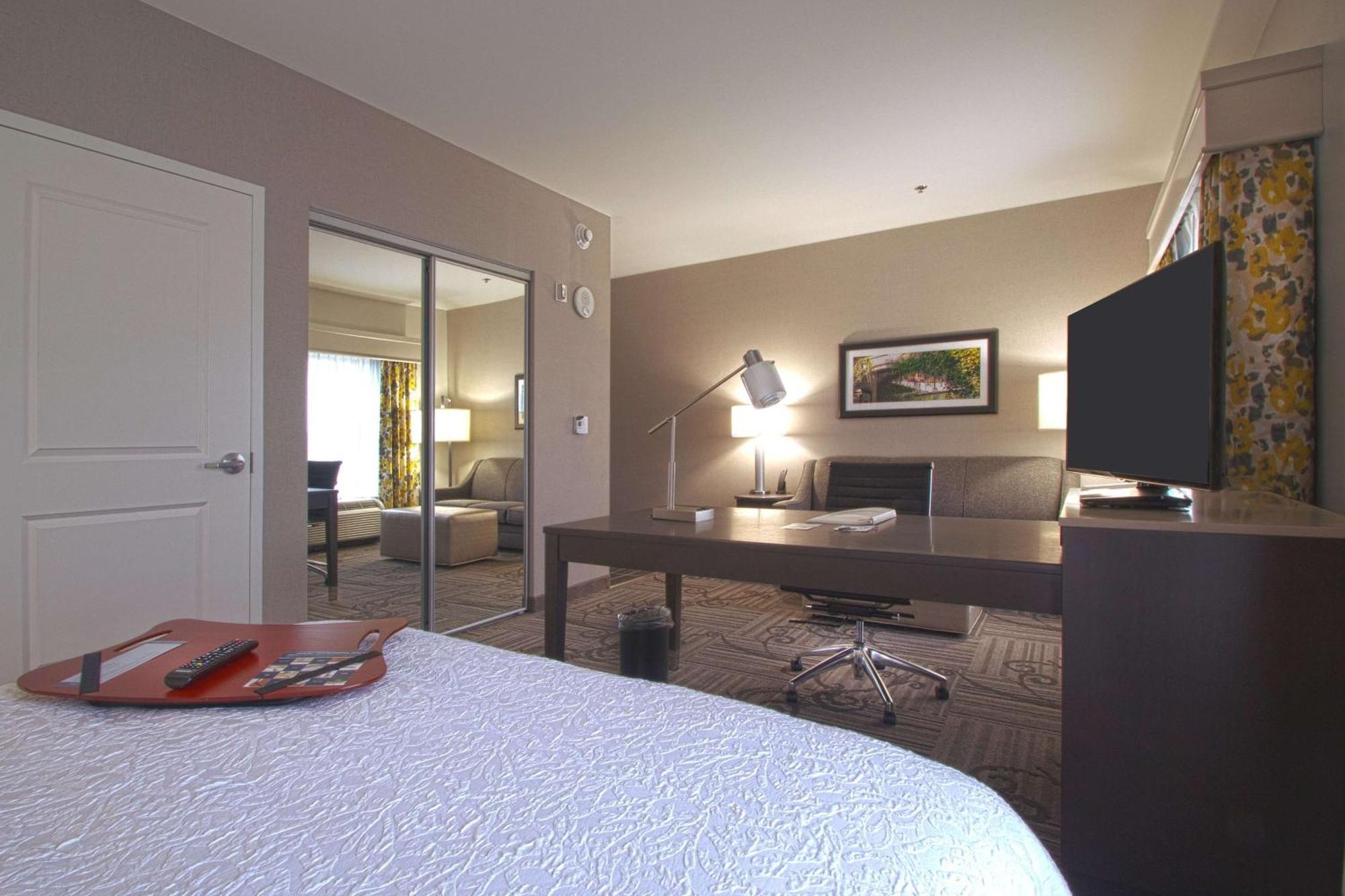 Hampton Inn & Suites Columbus/University Area Extérieur photo