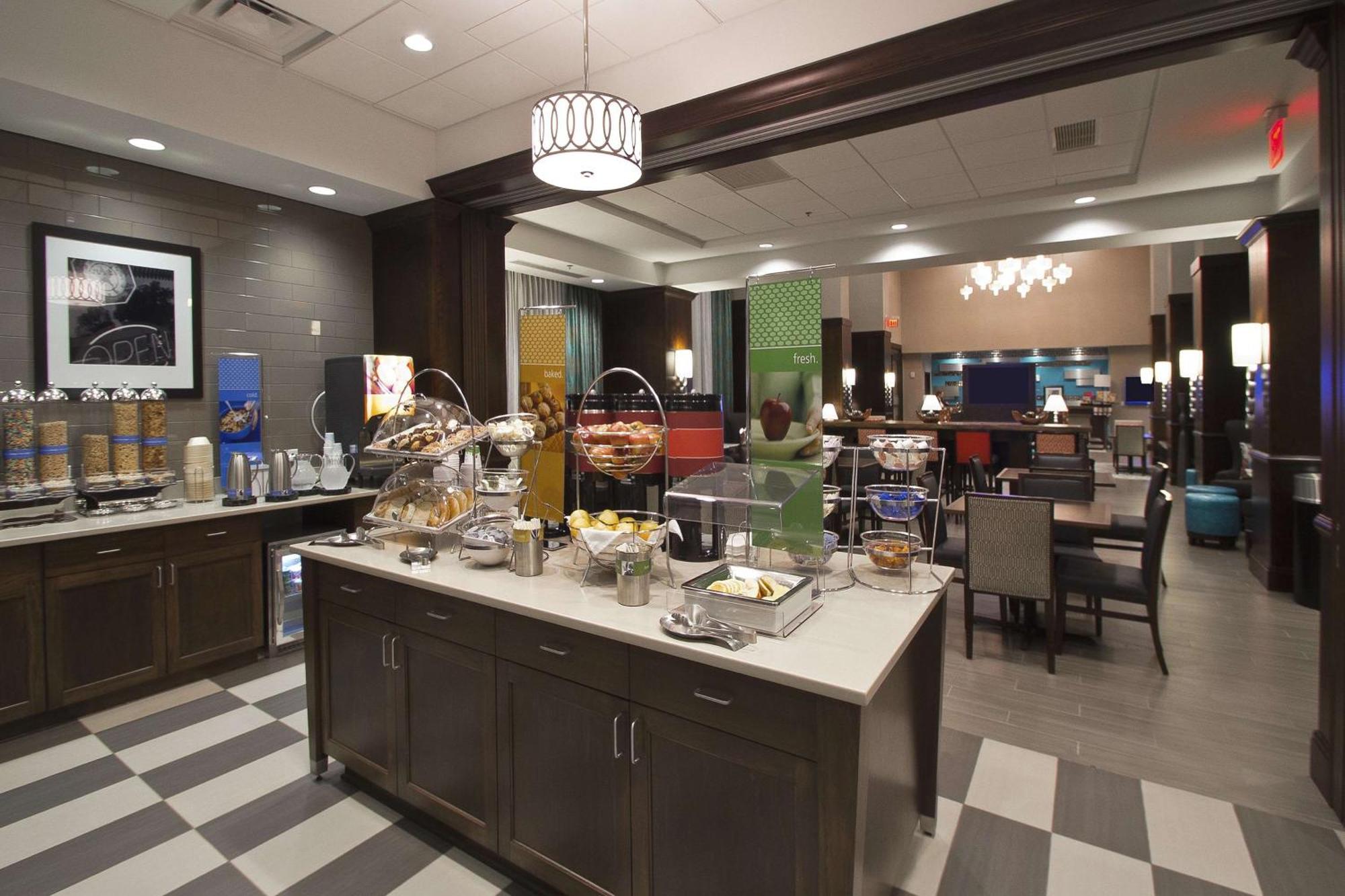 Hampton Inn & Suites Columbus/University Area Extérieur photo